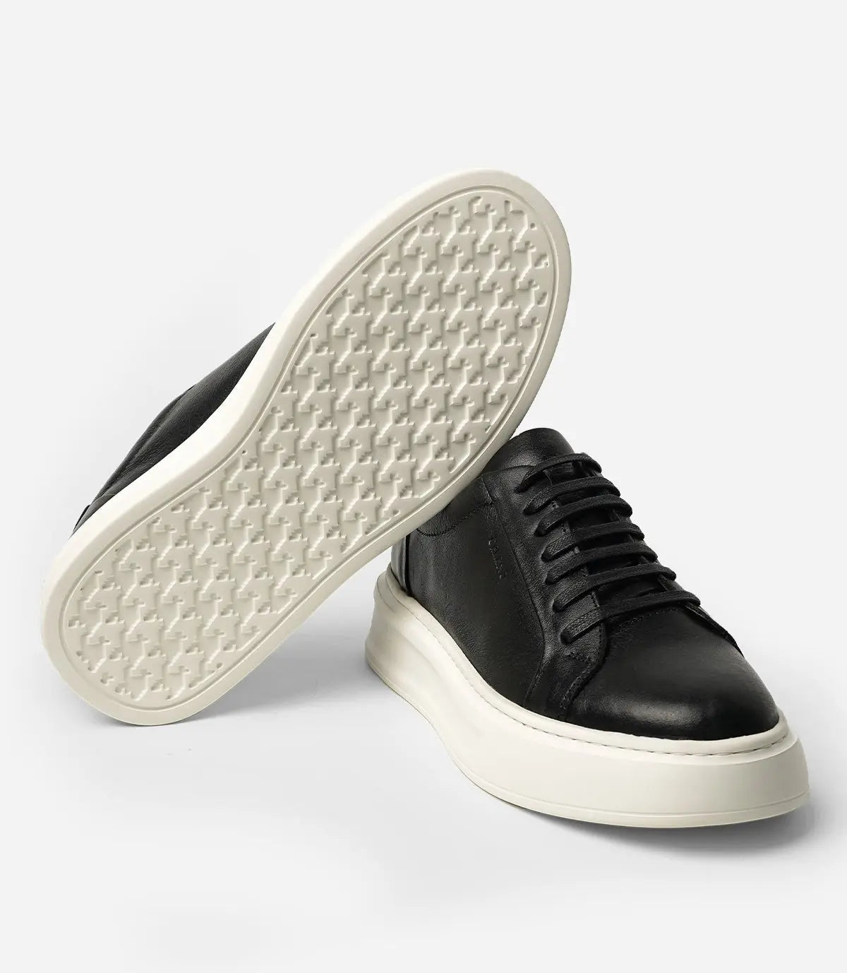 Basket Royale en Cuir Noir avec Semelle Blanche – CL6065 Celeno