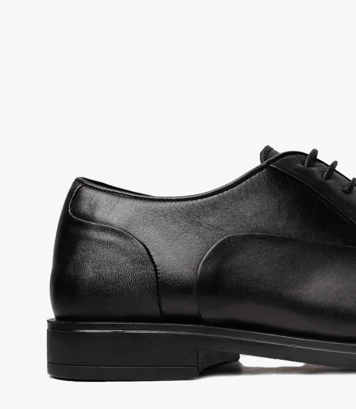 Sovereign en Cuir, Noir-CL480 Celeno