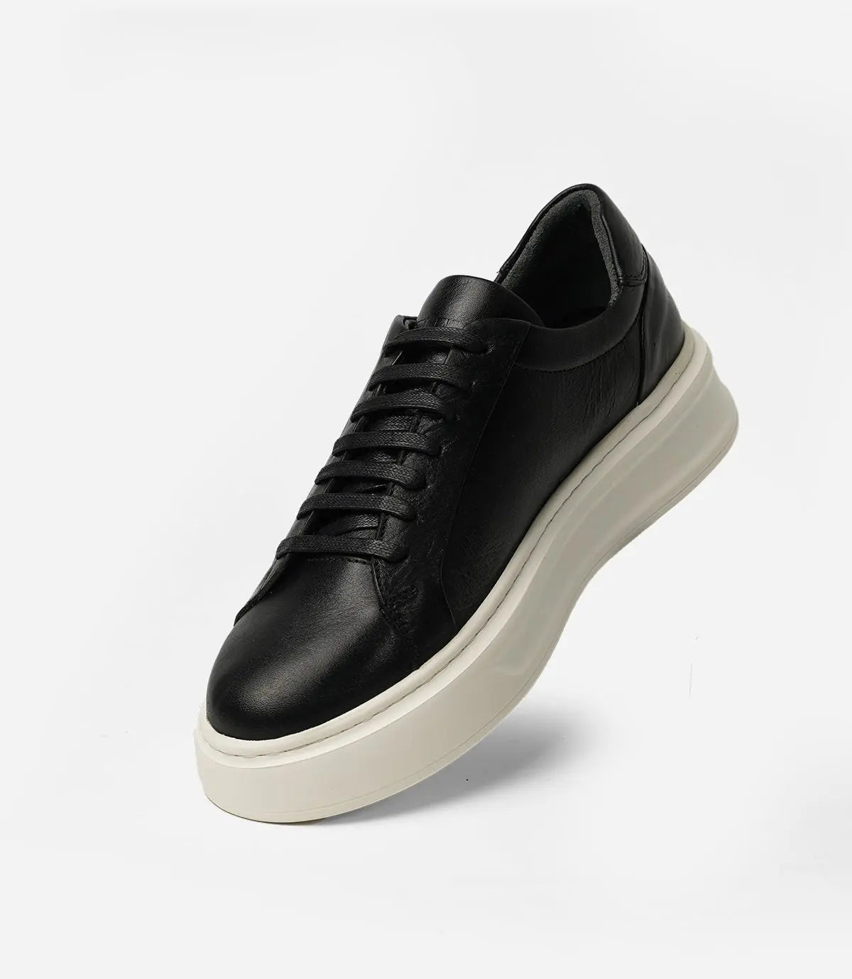 Basket Royale en Cuir Noir avec Semelle Blanche – CL6065 Celeno