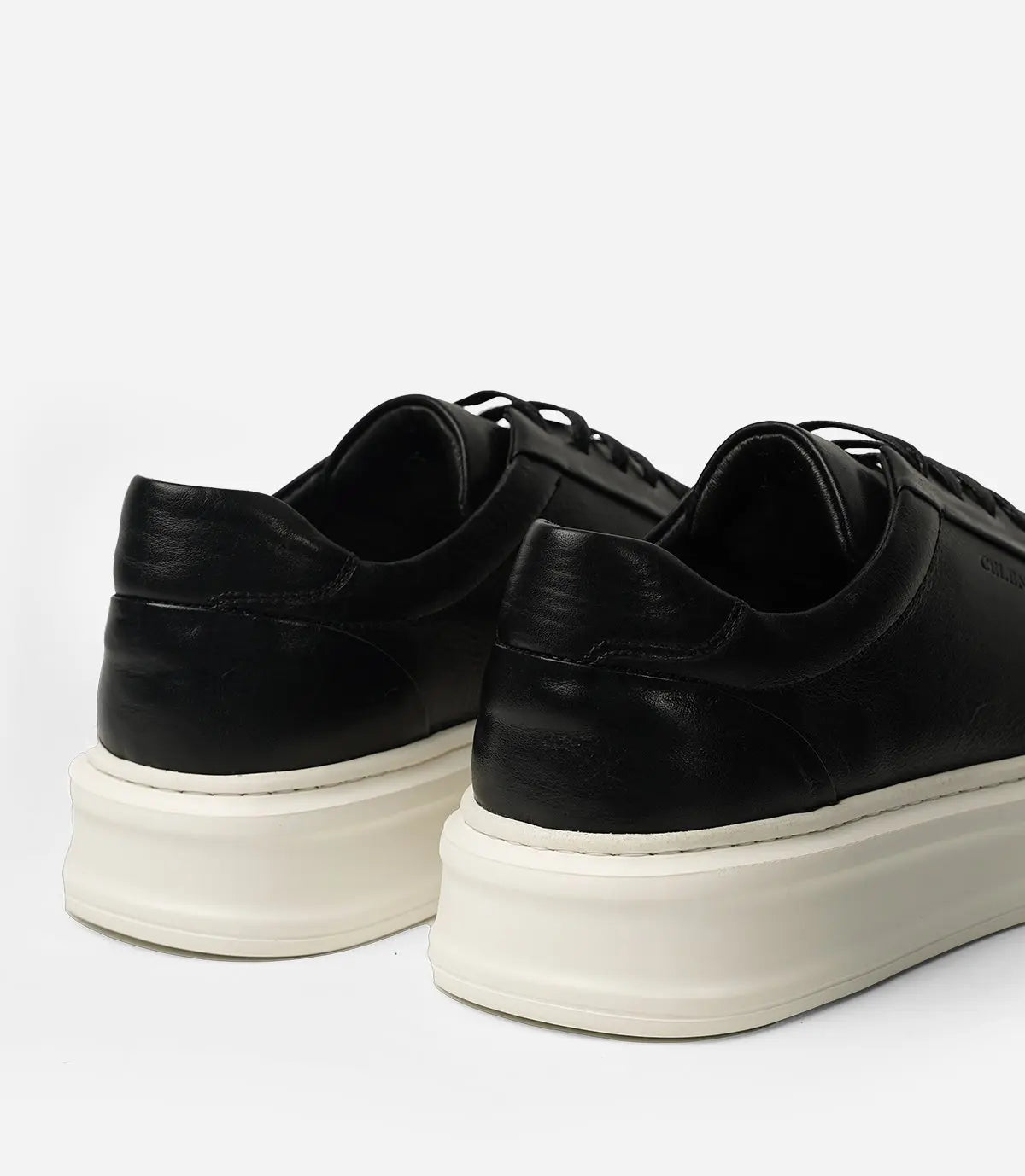 Basket Royale en Cuir Noir avec Semelle Blanche – CL6065 Celeno