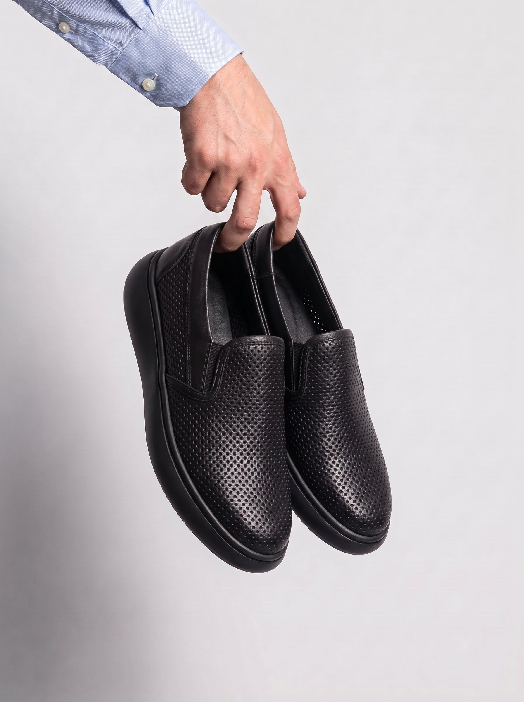 BASKET SLIP-ON NASSIM EN CUIR PERFORÉ, NOIR – CL5022
