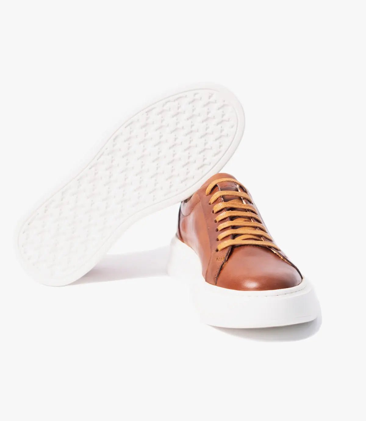 Basket Royale en Cuir Marron Cognac avec Semelle Blanche – CL6065 Celeno