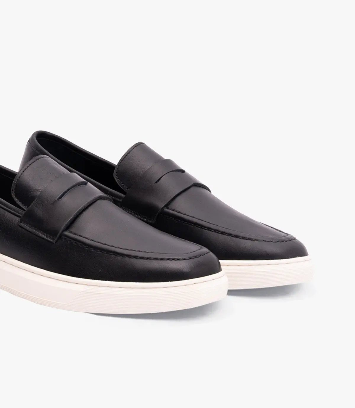 MOCASSIN ADDLER en Cuir, Noir, semelle blanche – CL6044 Celeno