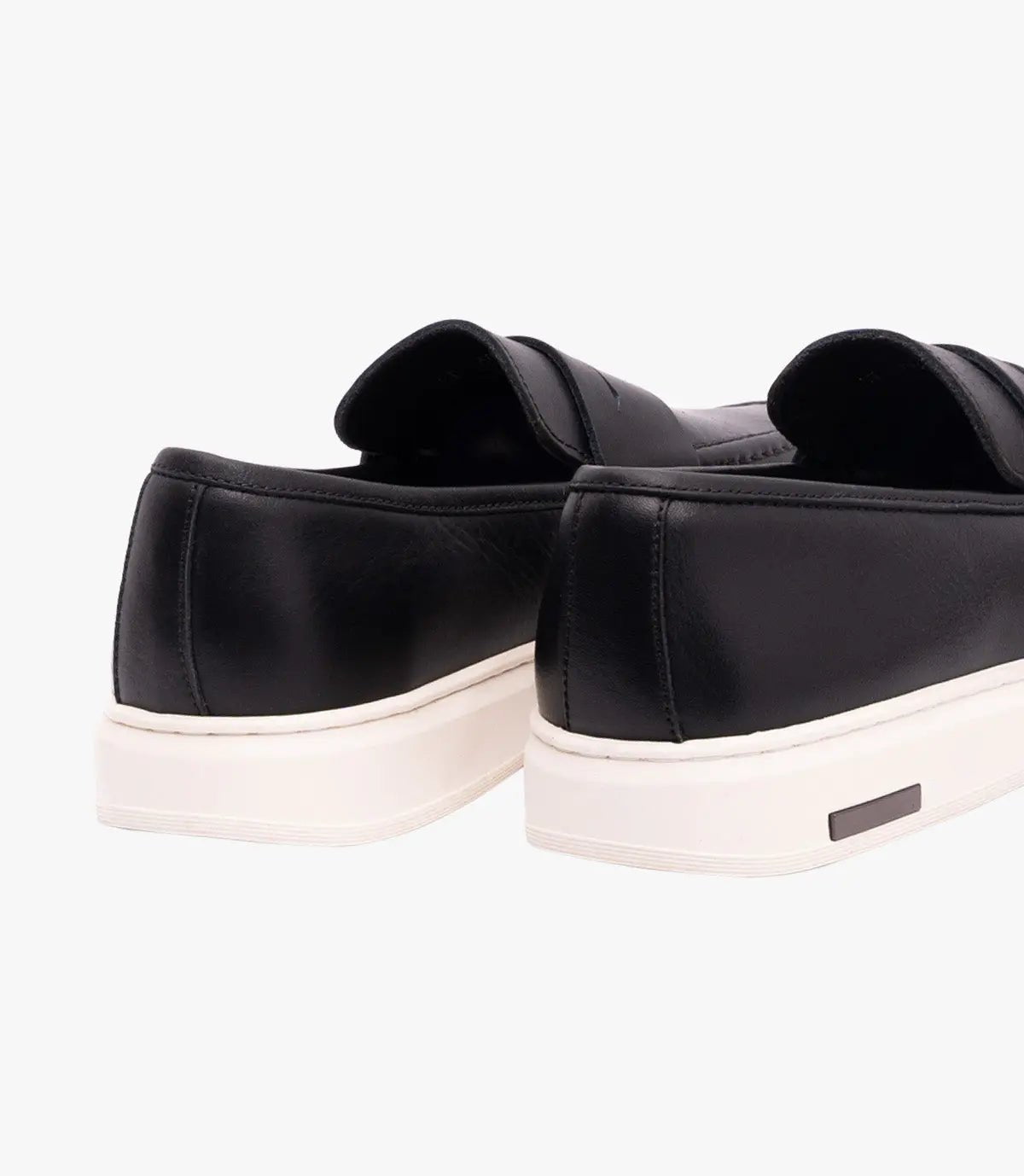 MOCASSIN ADDLER en Cuir, Noir, semelle blanche – CL6044 Celeno
