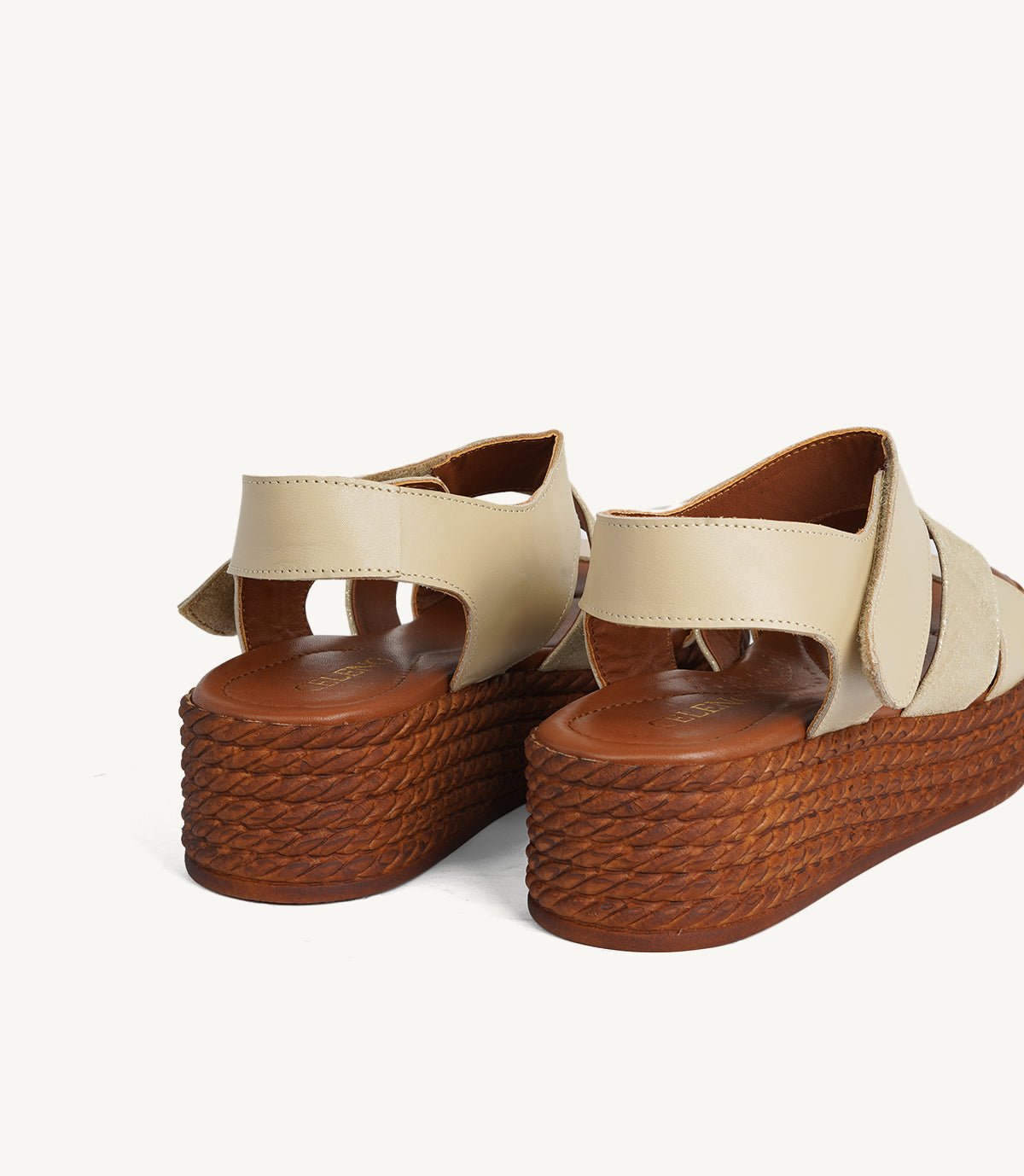 2455 Sandales SOLÉNA en Daim Beige et Doré