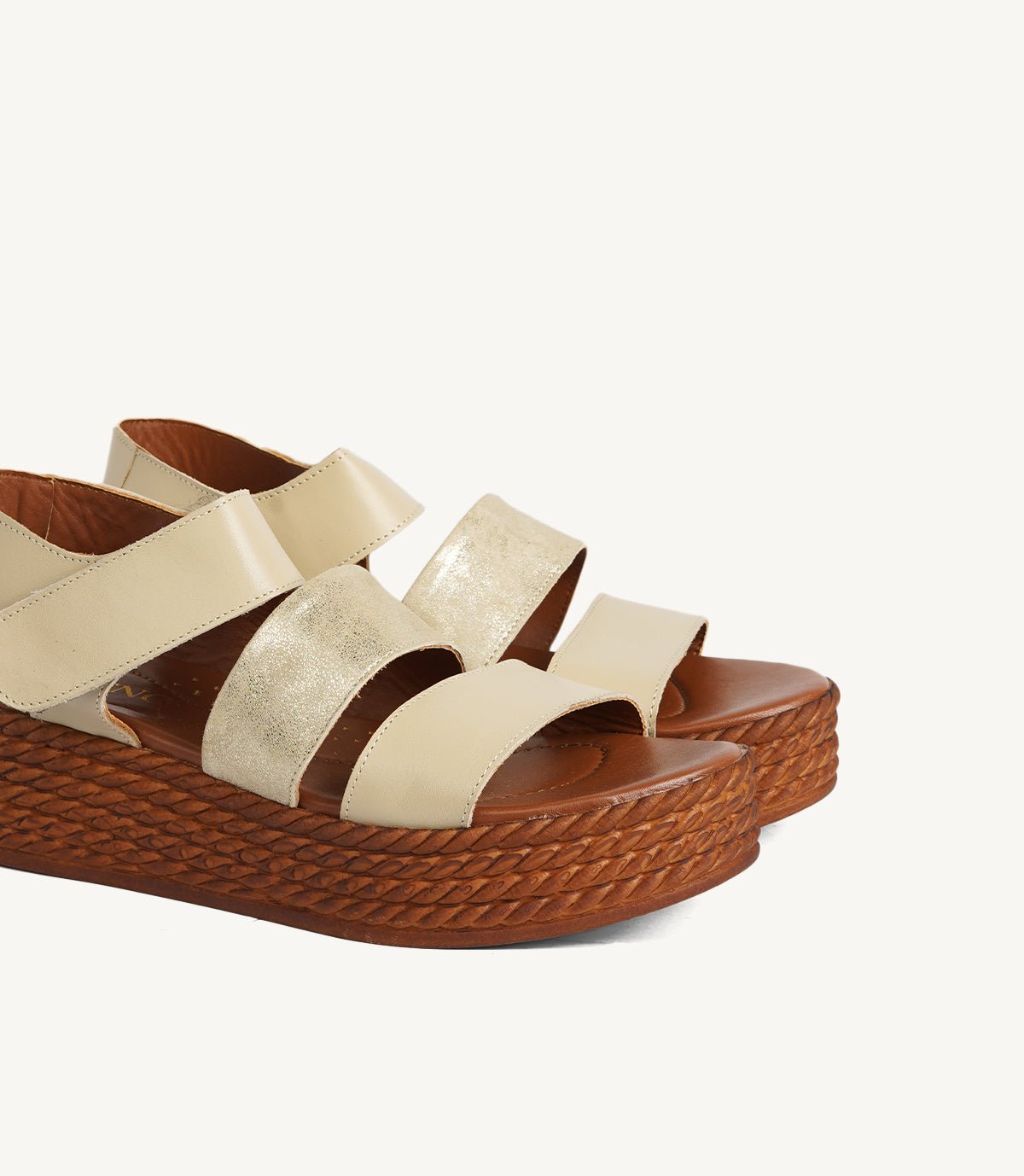 2455 Sandales SOLÉNA en Daim Beige et Doré