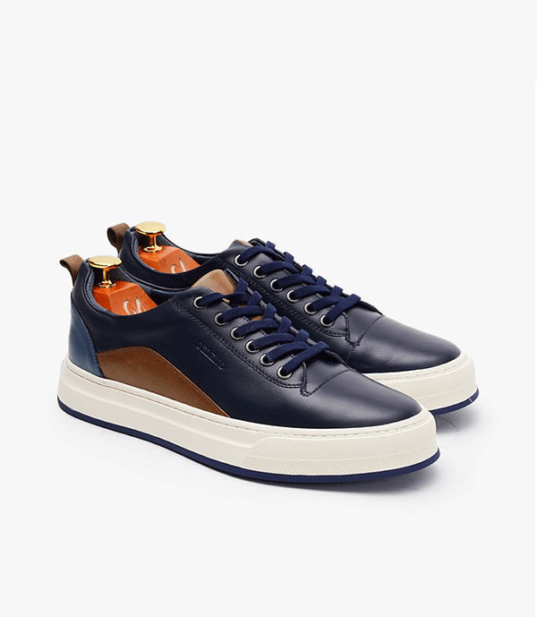 Basket cuir bolt bleu avec un style moderne et confortable