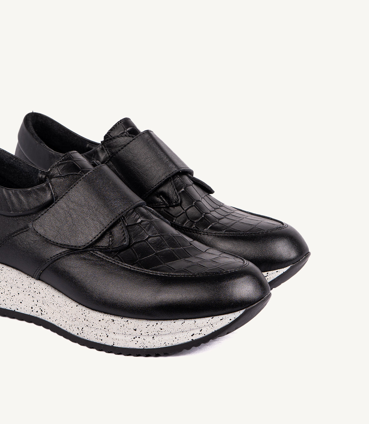 ELYA EN CUIR NOIR – CL2501
