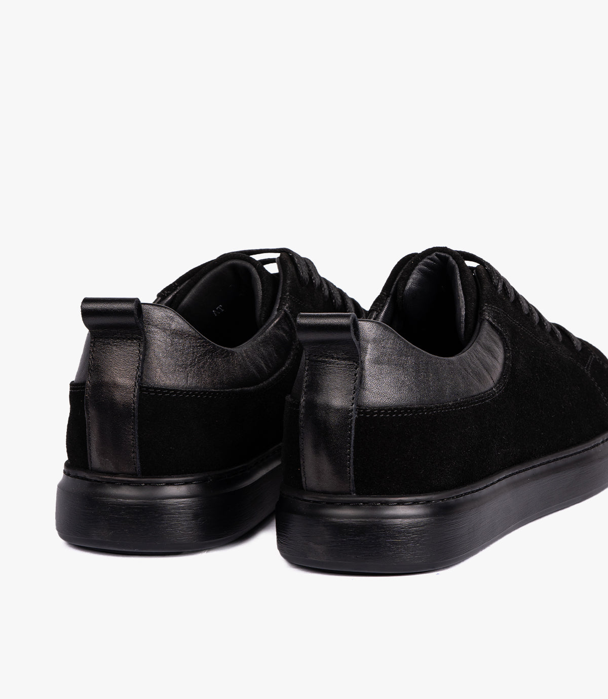 BASKET NOLAN EN DAIM NOIR – CL103