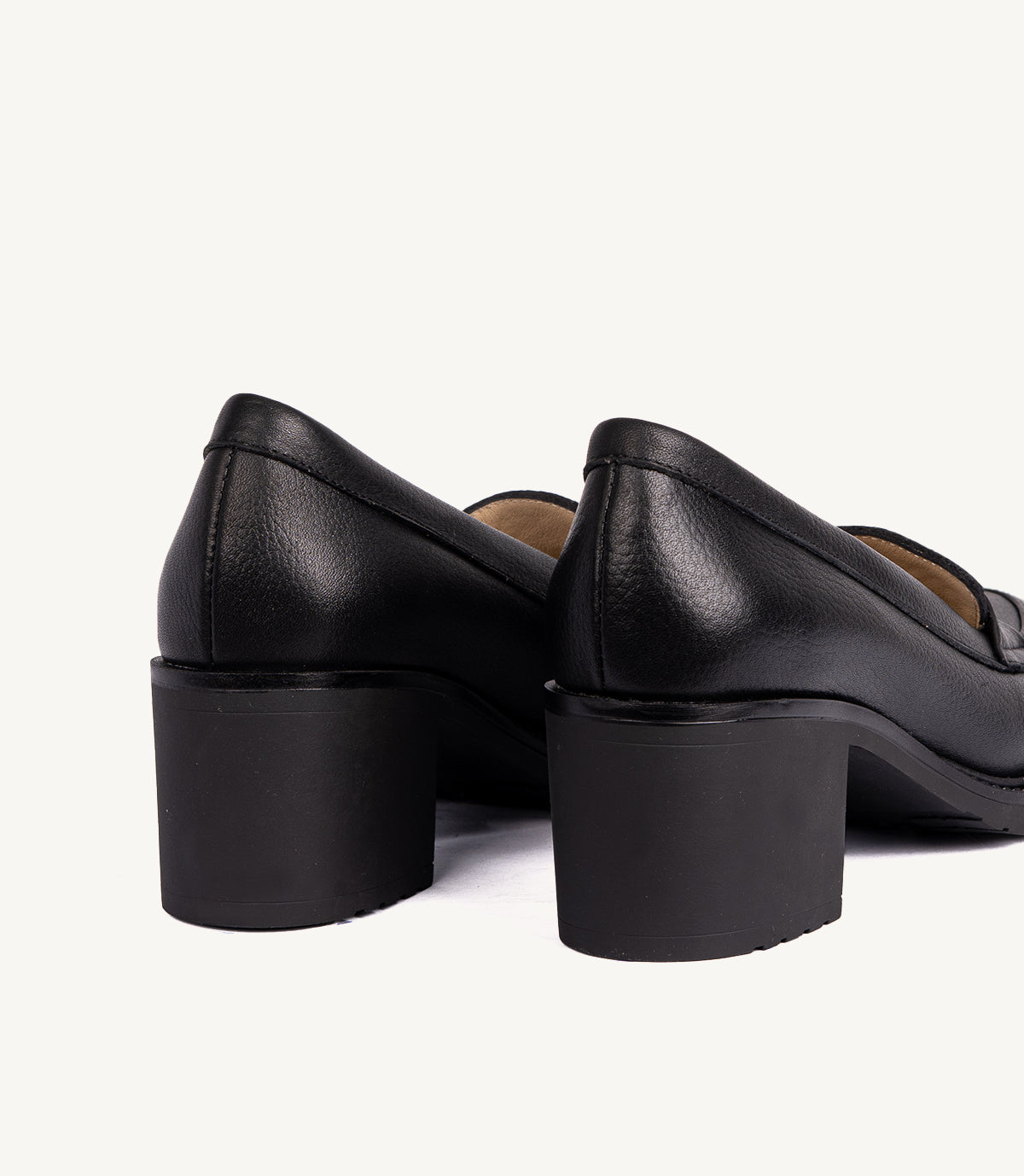 MOCASSIN SOFIA EN CUIR NOIR – 2300