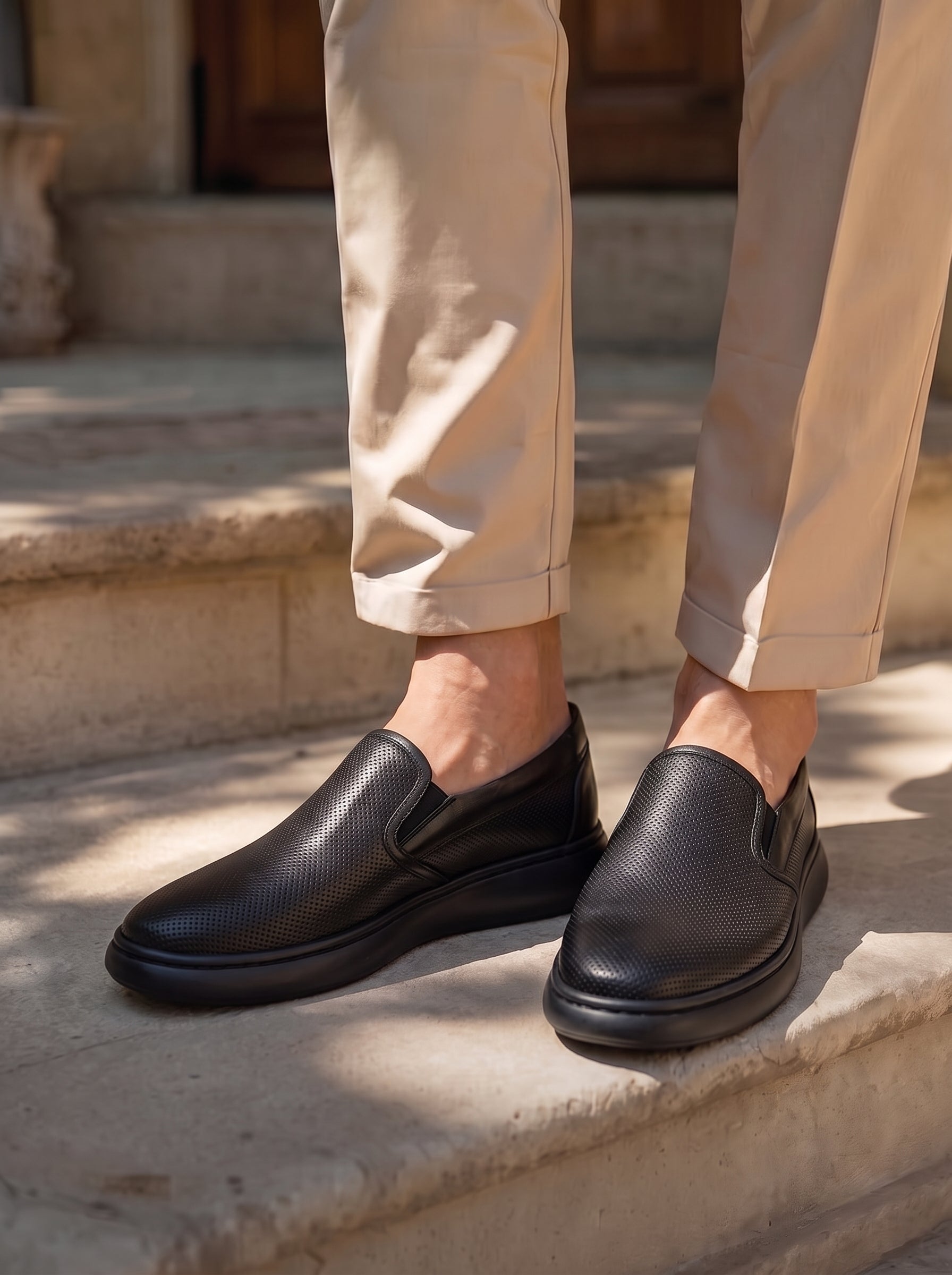 BASKET SLIP-ON NASSIM EN CUIR PERFORÉ, NOIR – CL5022
