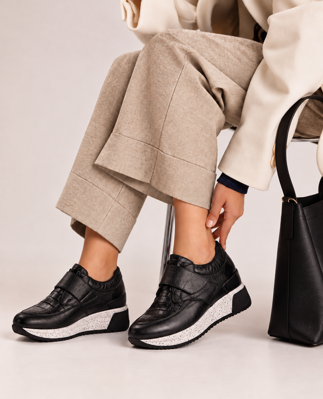 ELYA EN CUIR NOIR – CL2501