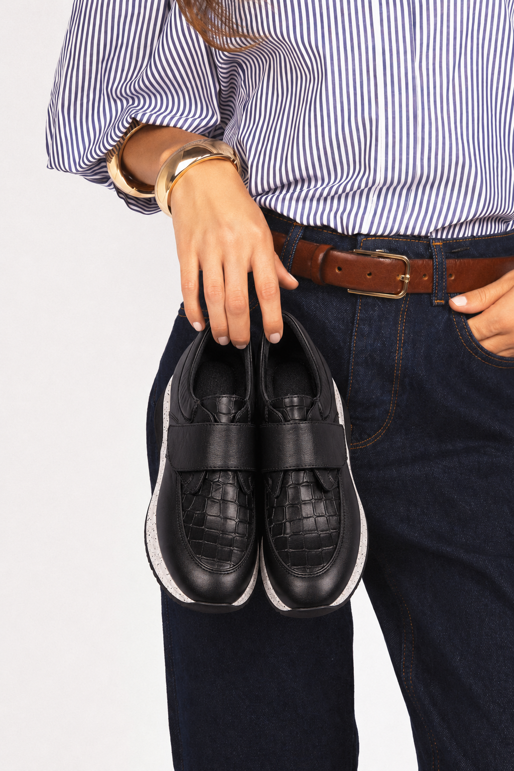 ELYA EN CUIR NOIR – CL2501