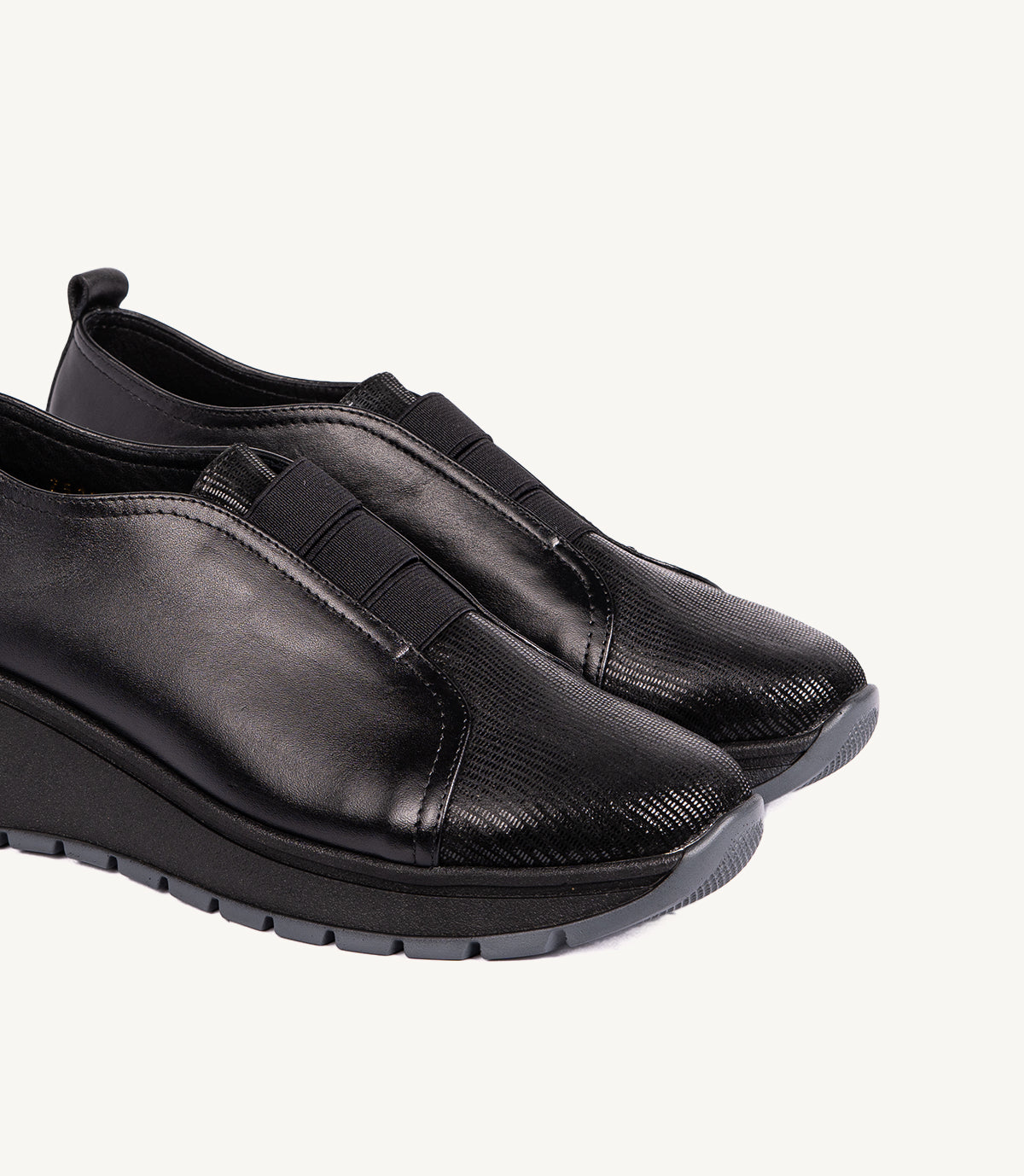 ALYA EN CUIR NOIR – 2516