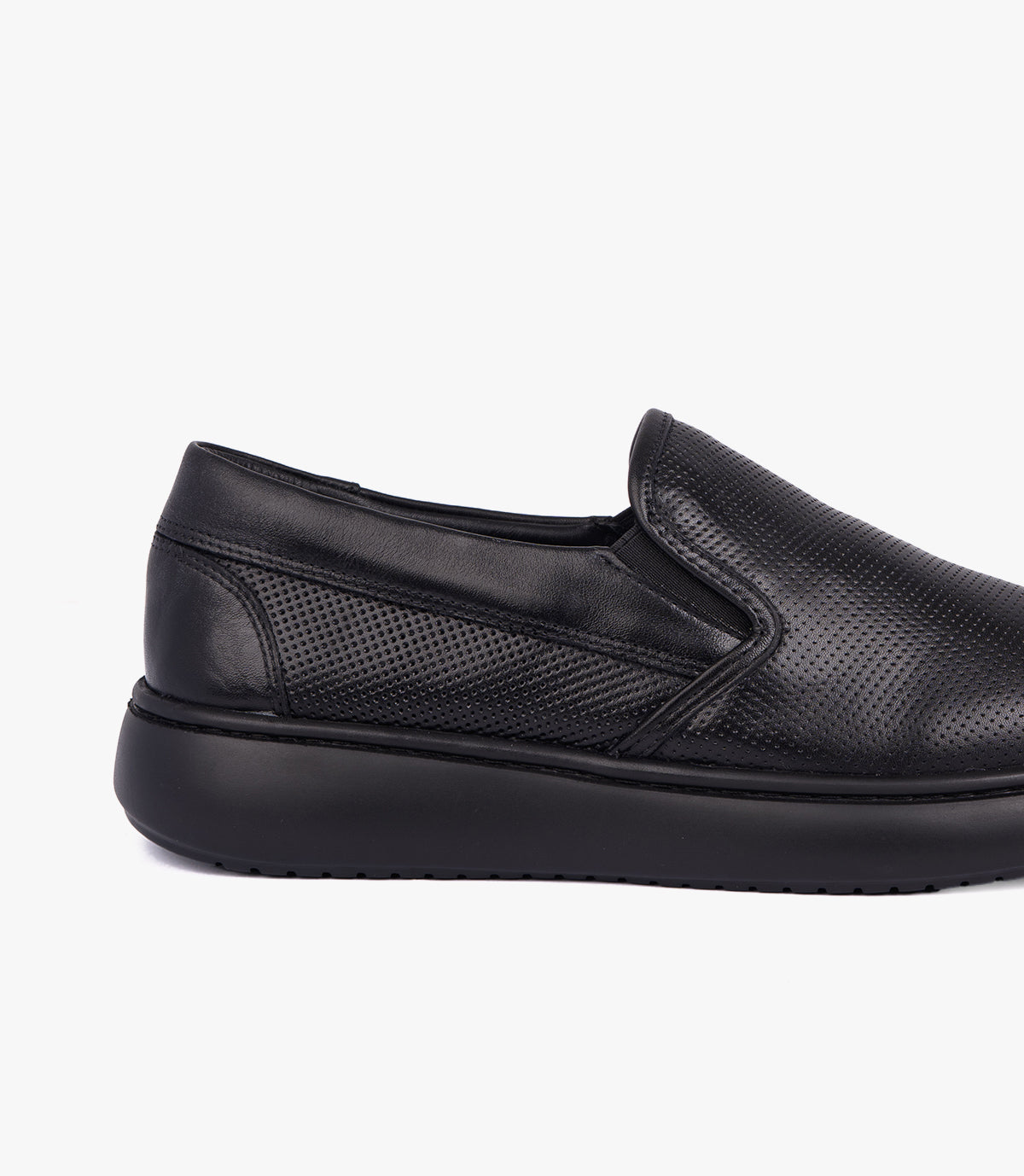 BASKET SLIP-ON NASSIM EN CUIR PERFORÉ, NOIR – CL5022